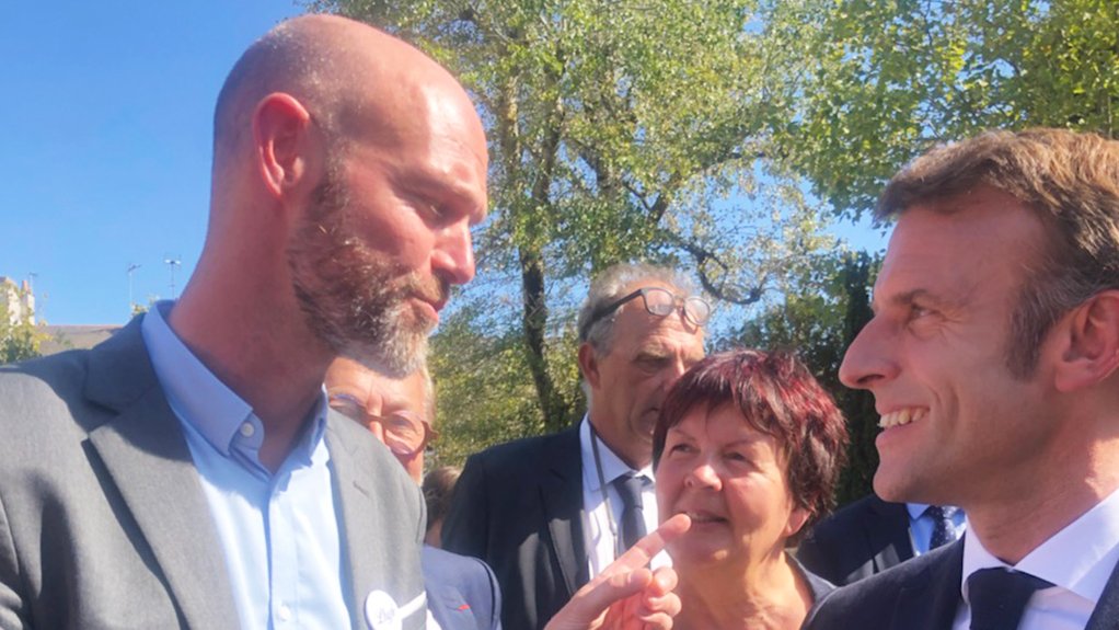 Lhyfe founding chairperson and CEO Matthieu Guesné and President of France Emmanuel Macron.