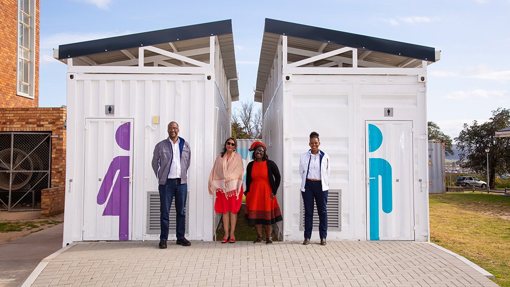 From left to right, image of Manfred Gie (VWSA), Darlene de Vos (ECape Department Health), Nyameka Hoffman (Ultenhage Prov Hospital), Nakedi Nkoana (VWSA) 2022