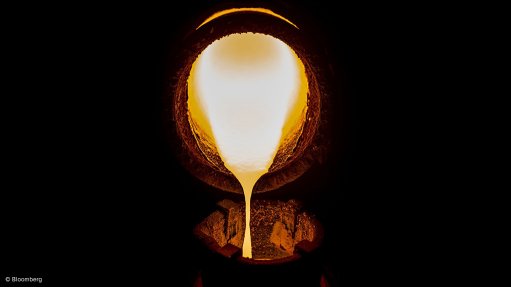 Image of molten gold pour
