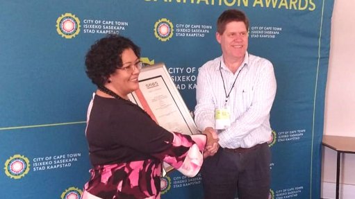An image of SABS Lead Administrator Jodi Scholtz handing over the certificate to City of Cape Town Directorate of the Department of Water and Sanitation Bulk Services director Mike Killick 