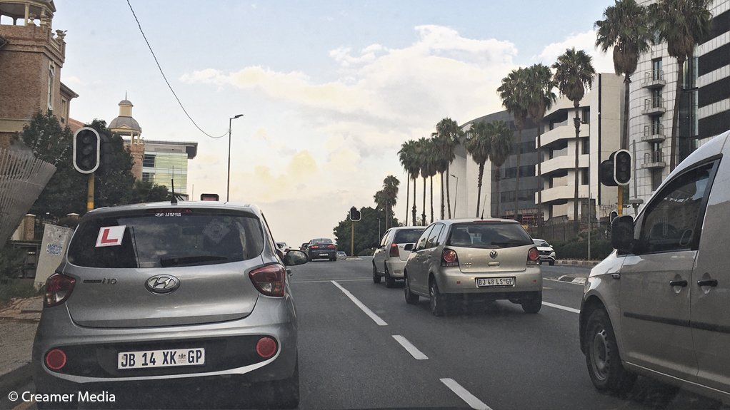 Drivers stopping at traffic lights amid loadshedding