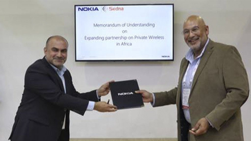 Kamal Ballout, Head of Nokia Enterprise, MEA at Nokia and Anton Fester, Managing Director of Sedna Industrial IT Solutions signing the Memorandum of Understanding in Dubai
