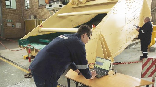 Image of an engineer performing digital monitoring of a screen tested at Kwatani