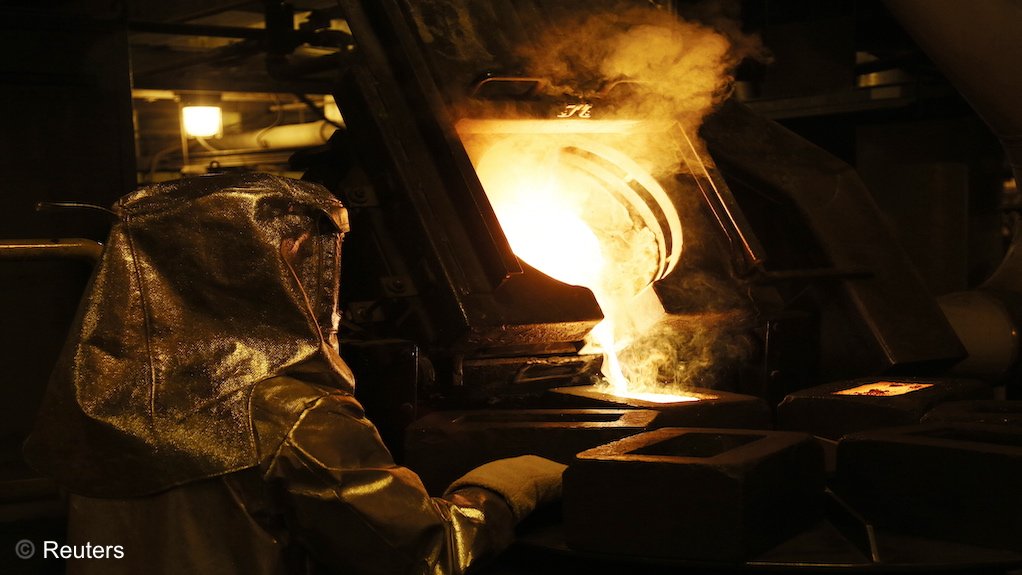 Image of gold pour