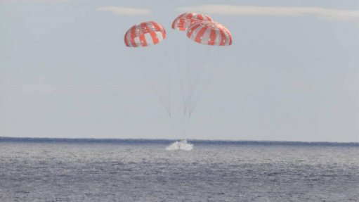 The moment the Orion capsule splashed down in the Pacific