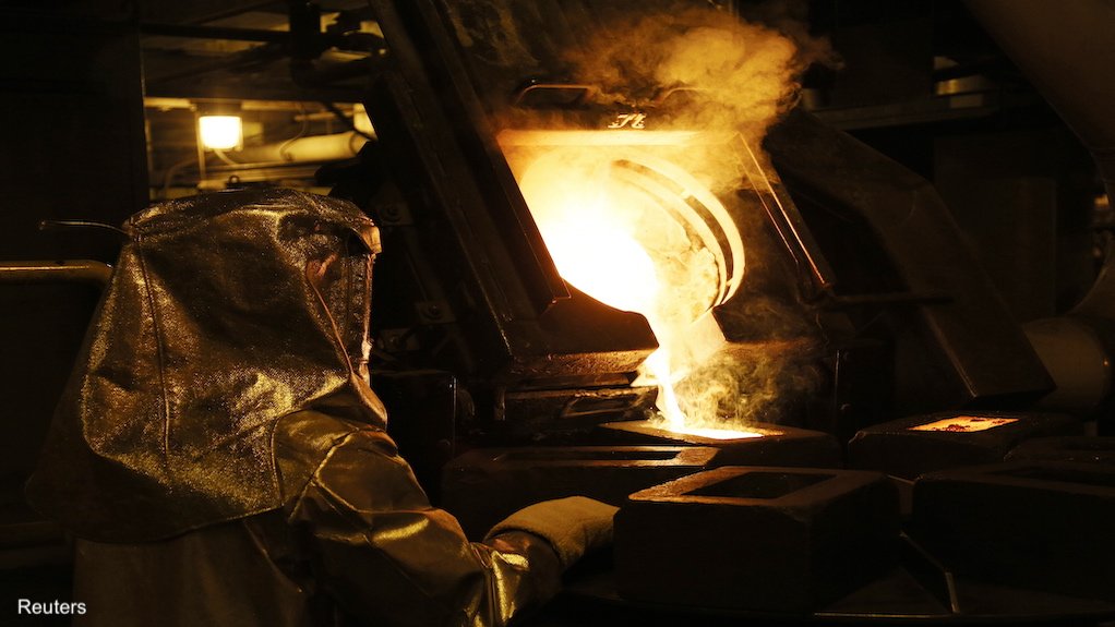 Image of gold pour