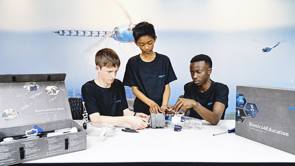 Steering young people to STE(A)M subjects through Festo Bionics   