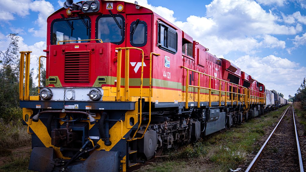 Photo of Transnet freight train on railway line.