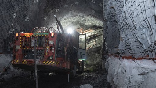 De Beers Output Slumps Amid Venetia Mine Transition