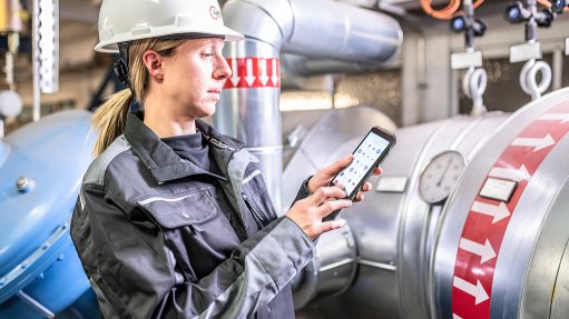 Image of a woman using the IS540.1 from i.safe MOBILE in an industrial setting