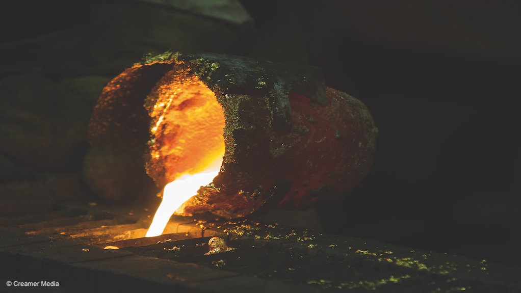 Image of a gold pour
