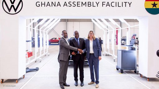 Image of Jeffrey Oppong Peprah, CEO Volkswagen Ghana, Ghana Minister Trade and Industry Samuel Abu Jinapor and Martina Biene, VWSA Chair and MD