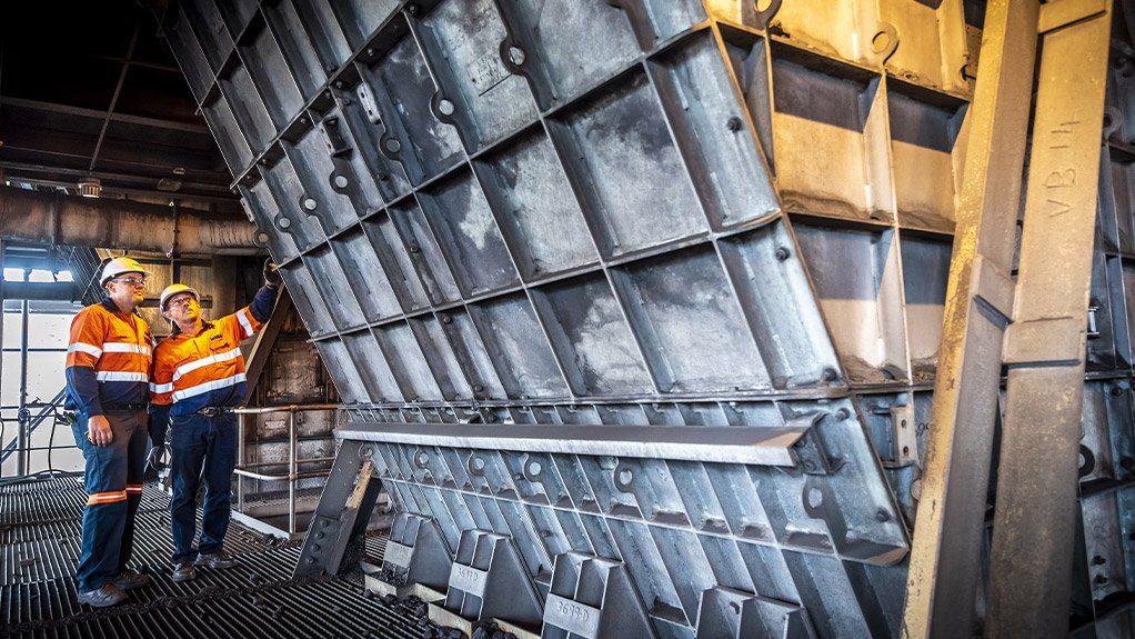 Screen underpan onto a conveyor transfer chute at a coal mine in Limpopo.