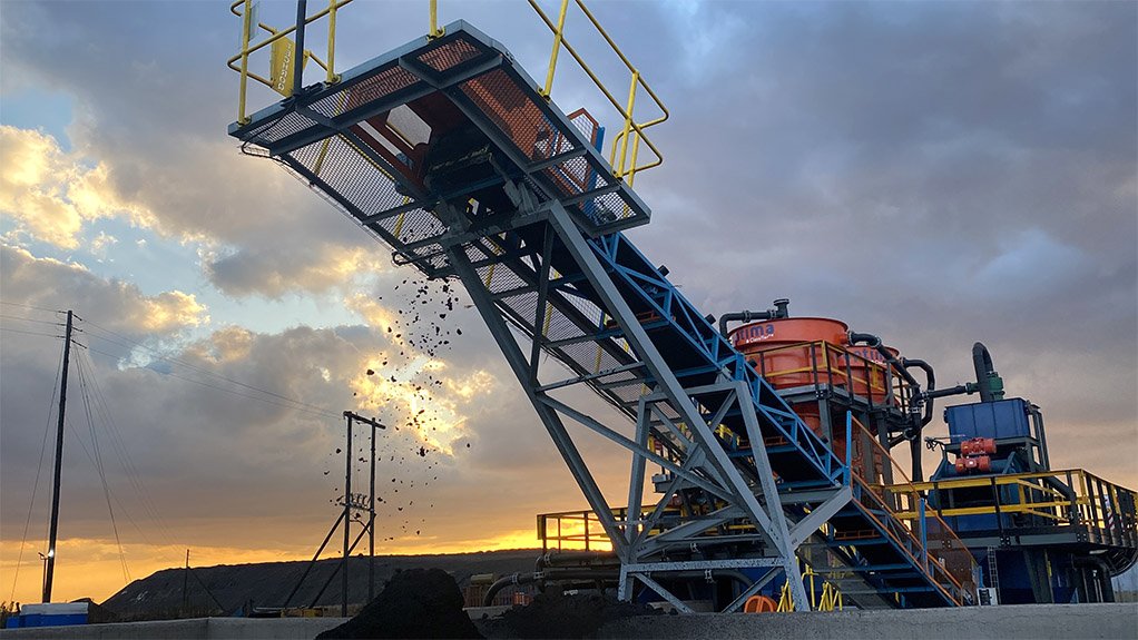 An image of equipment on a graphite mining site 