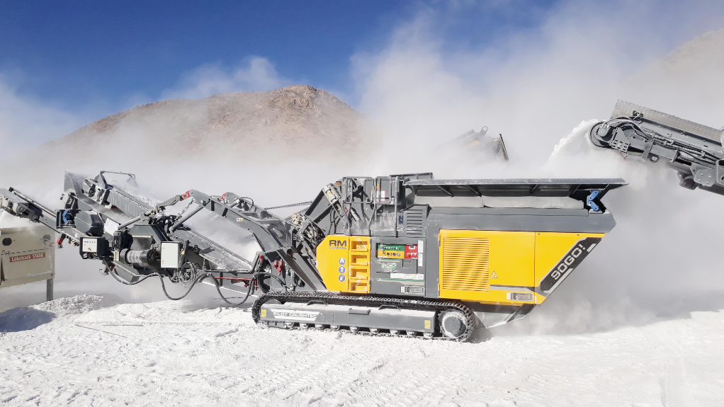 Rubble Master RM90GO! Is crushing marble aggregates on a quarry in Namibia