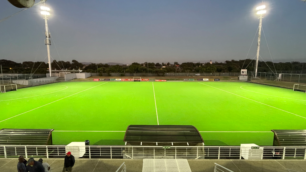 The A-field is illuminated with BEKA Schréder’s OMNIBLAST-2-E MAXI floodlights

