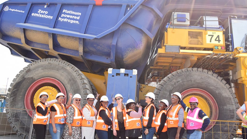 The world’s largest mine haul truck is powered by green hydrogen.
