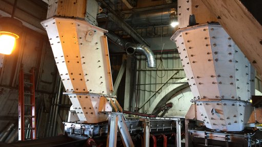 Image of two conveyor-onto-conveyor transfer chutes at a power plant in Wyoming