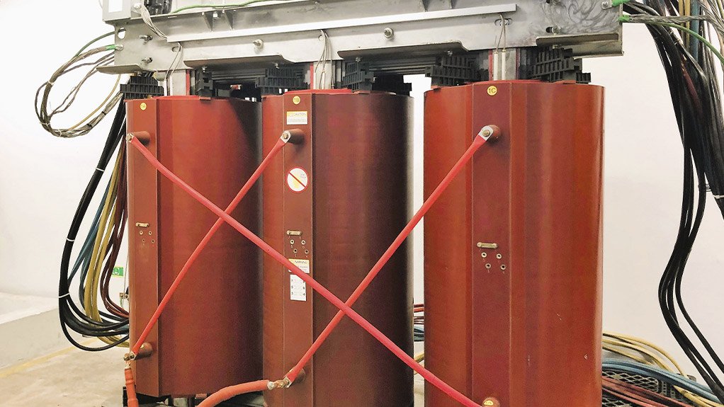 Dry-type transformers do not pose any risk of oil leaks or spills, making them ideal for use in the food and beverage industry where cleanliness and hygiene are of utmost importance