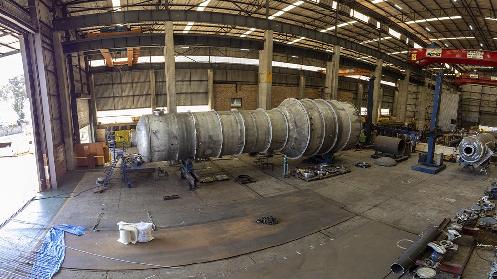 A neutraliser flash drum almost ready for pickle and passivating at Efficient Engineering's specialised pressured equipment production facility