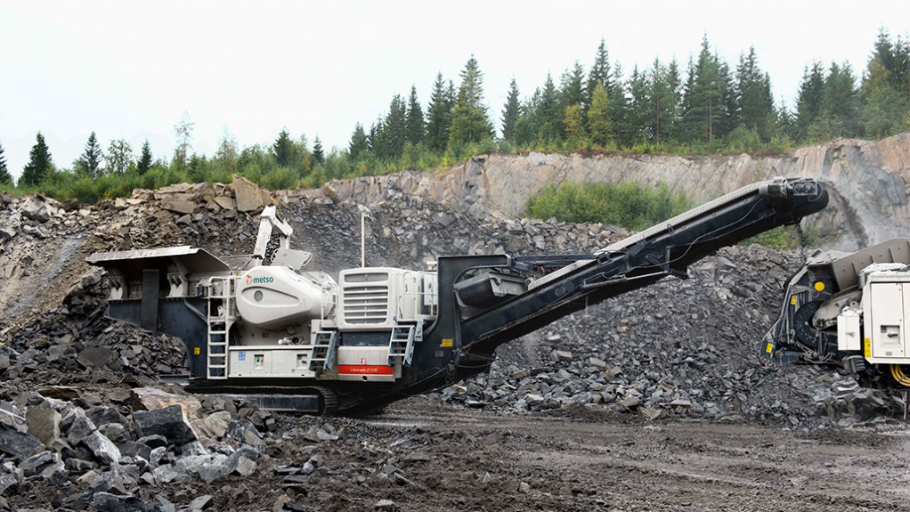 The Lokotrack® LT120E™ is a hybrid crushing plant with e-Power that can be operated by plugging into an external network or by the 420 kVA onboard diesel generator