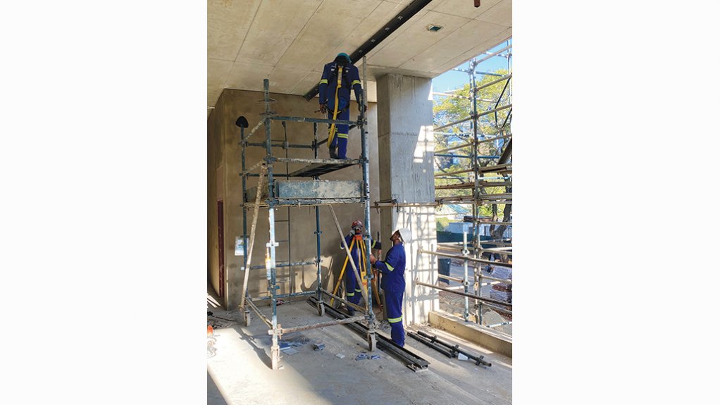 Levelling the top track of the southern ground floor façade at 5 Parks Boulevard ensuring the design level is kept, the façade is installed at the correct level and ensuring a constant line between concrete and the façade panels