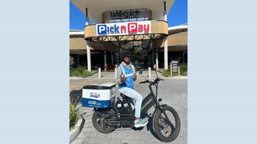 Image of a Green Riders bike and delivery person