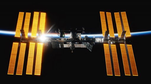 INTERNATIONAL SPACE STATION
The ISS orbits the Earth at an altitude of 400 km and a speed of 28 000 km/h, which means it orbits the Earth every 90 minutes