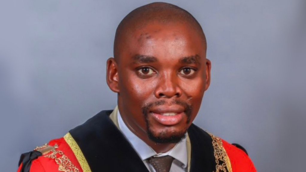 Image of former Abaqulusi Local Municipality Mayor Cllr Mncedisi Maphisa