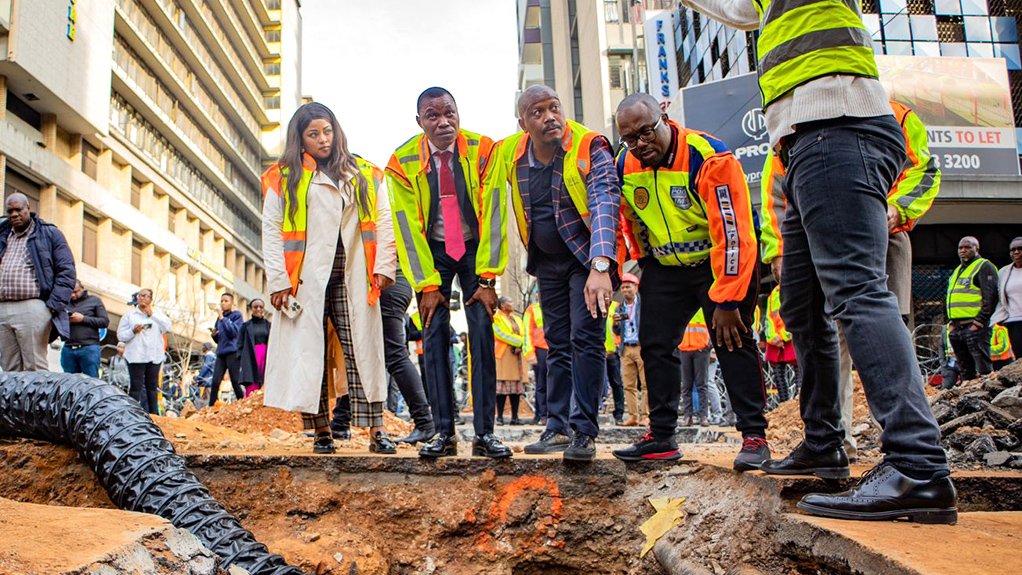 Image of City of Johannesburg Mayor Kabelo Gwamanda with other officials at the Joburg CBD explosion site