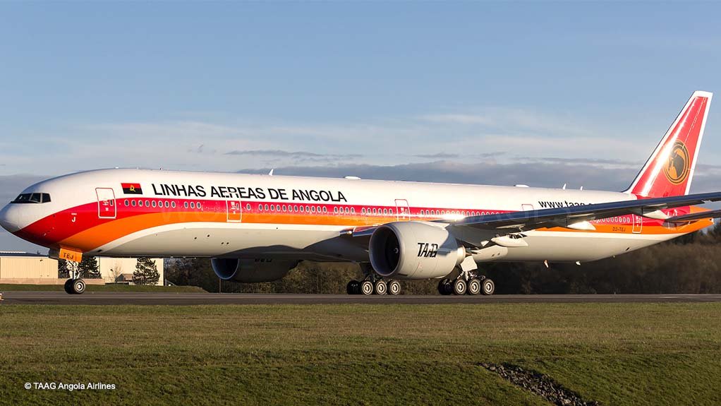 A Boeing 777-300 of TAAG