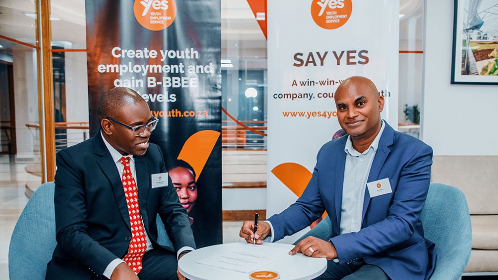 An image showing UJ Professor Letlhokwa George Mpedi & Yes CEO Ravi Naidoo signing a memorandum of understanding 