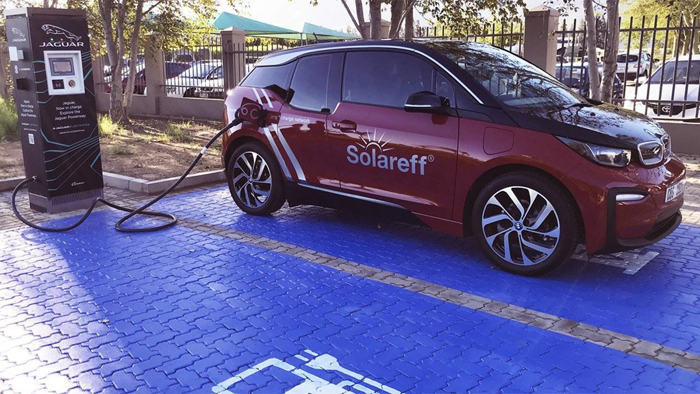Imagoes Solareff/GridCars EV charger