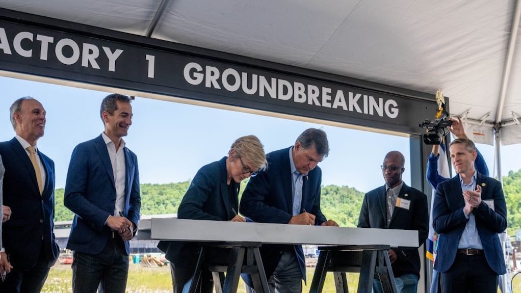 Image of groundbreaking at the Form Factory 1