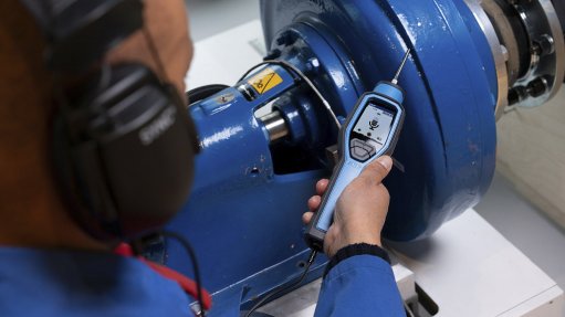 Image of the SKF TKST 21 stethoscope monitors noise in industrial equipment