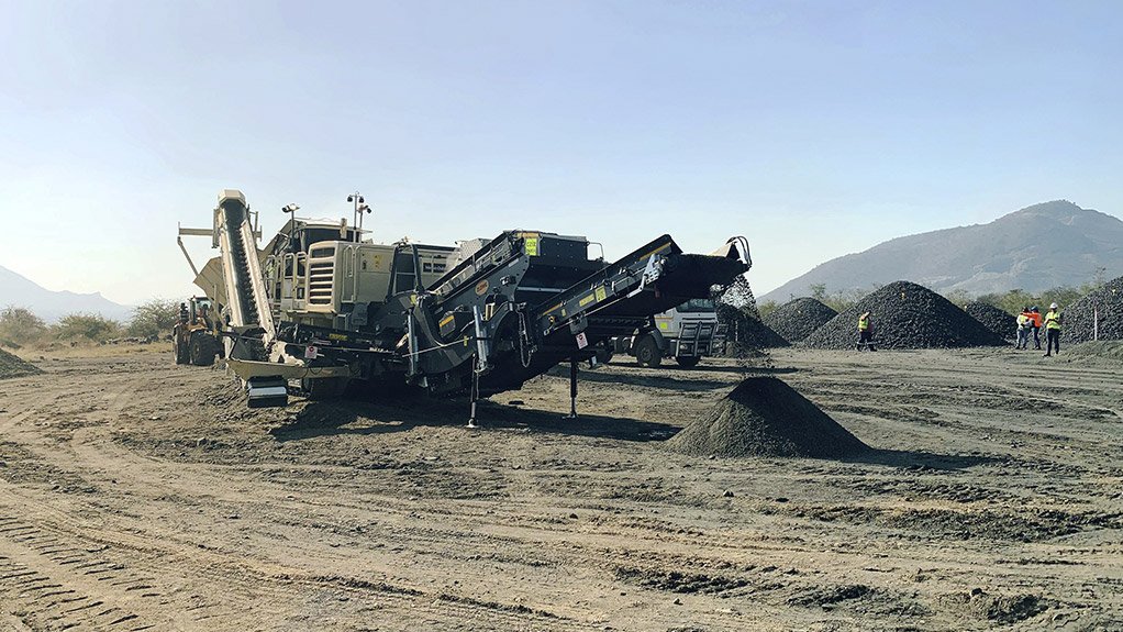 The Lokotrack LT200HPS features an efficient and versatile Nordberg HP200 cone crushing unit providing high productivity, optimised performance and superior end-product quality