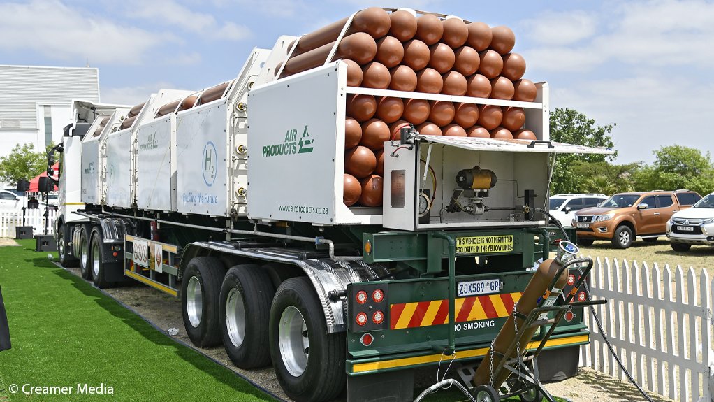 Air Products tube trailer carrying hydrogen