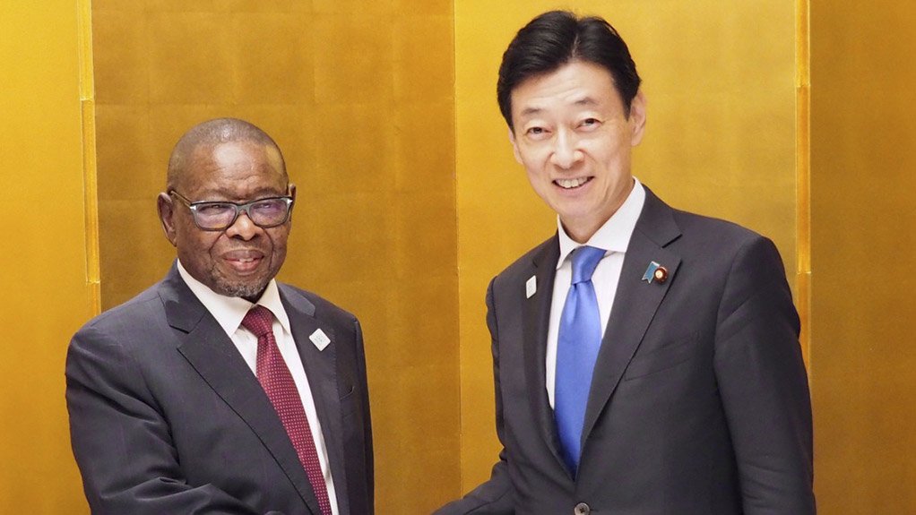 Japan’s Economy, Trade and Industry Minister Nishimura Yasutoshi and South Africa’s Higher Education, Science and Technology Minister Dr Blade Nzimande