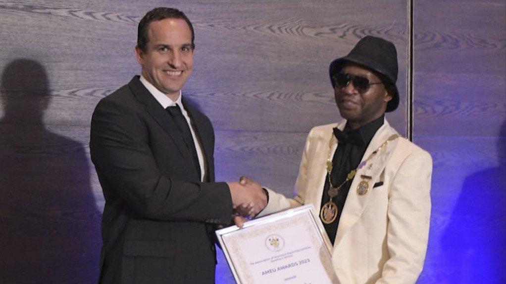 BEKA Schréder’s Daniel Kasper accepts the Award from AMEU President, Nndwamato Mutshidza