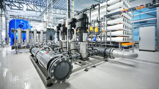  The above image depicts a reverse osmosis water treatment plant for boiler water pore treatment