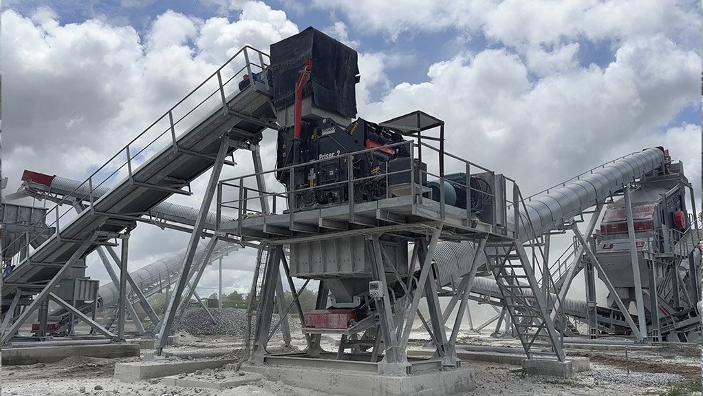 The plant comprises a full suite of Sandvik equipment including a grizzly feeder, a jaw crusher, a horizontal shaft impactor (HIS) and a four deck screen