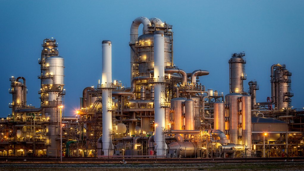 Image of an oil refinery