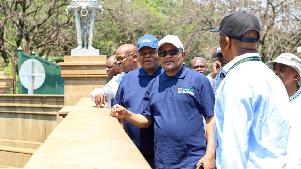Image of Water and Sanitation Minister Senzo Mchunu and Deputy Minister David Mahlobo at the Hartbeespoort dam