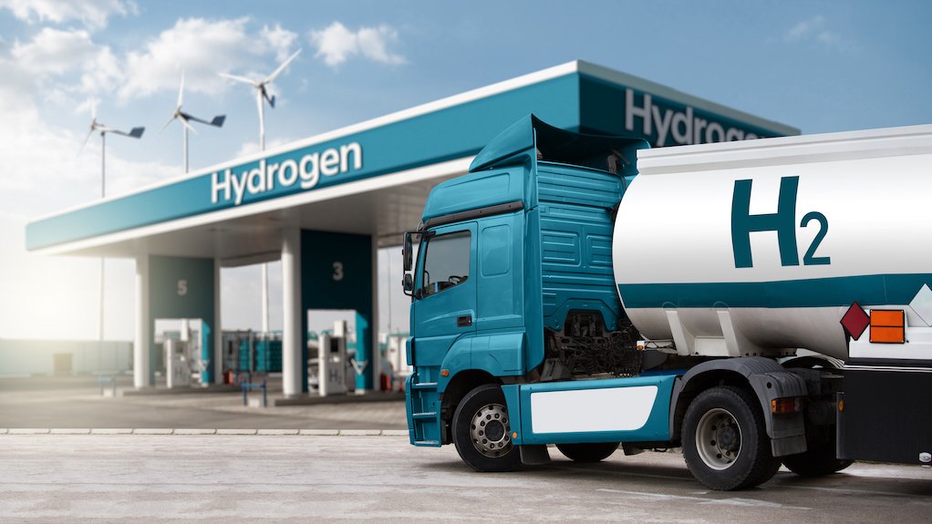 Image of truck and hydrogen fuelling station