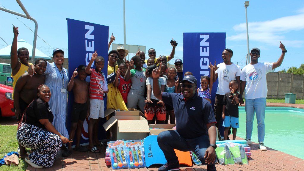 Engen supports local swimming pool with equipment for summer fun