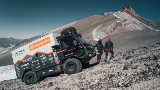 The Gebrüder Weiss Peak Evolution Team reached an altitude of 6 500 m in their solar and electric powered Aebi Schmidt truck
