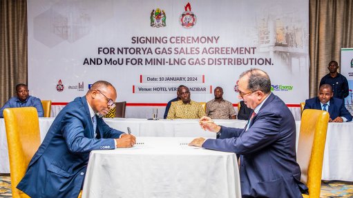 TPDC MD Mussa Makame and KS Energy Group CEO Steve Martin sign agreement