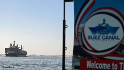 Egypt studies plan to expand Suez Canal to speed up transit time