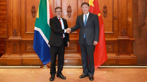 Trade, Industry and Competition Minister Ebrahim Patel and Chinese Minister of Commerce Wang Wentao