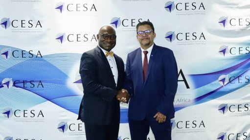 FIDIC CEO Dr Nelsono Ogunshakin and CESA CEO Chris Campbell
